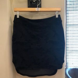 Lululemon camo fitted skirt